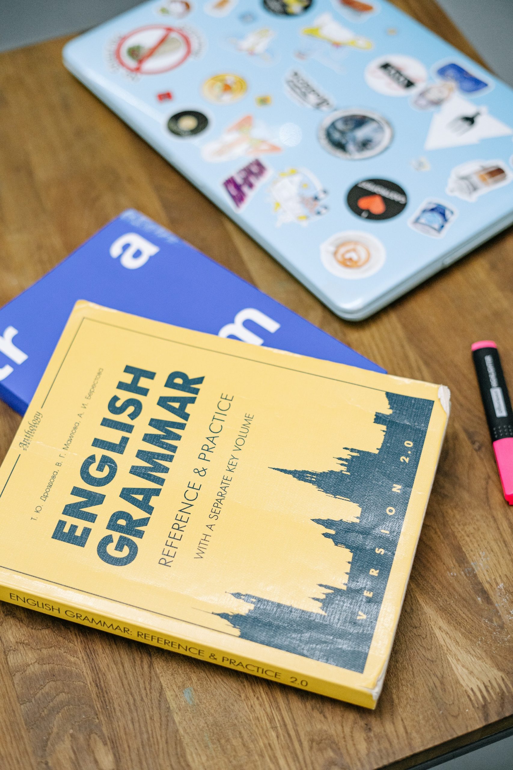 Leia mais sobre o artigo POR QUE BRASILEIROS TEM DIFICULDADE DE SAIR DO INTERMEDIÁRIO EM INGLÊS?